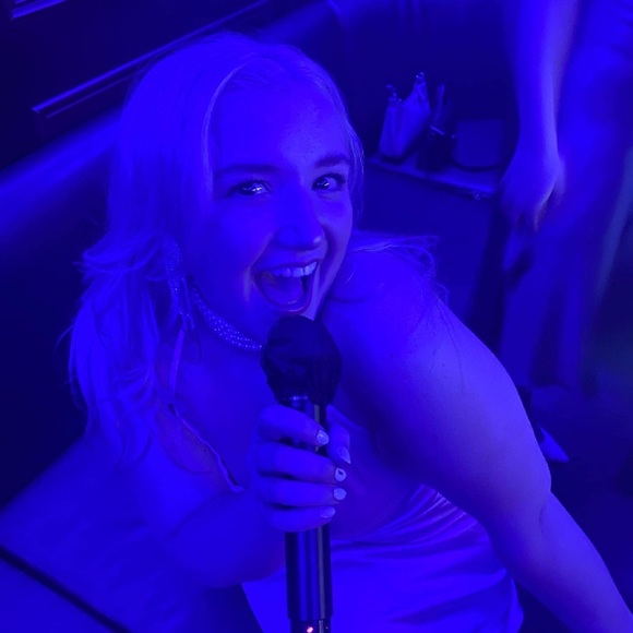 Meet your Posher, Hannah - Picture 4 of 4